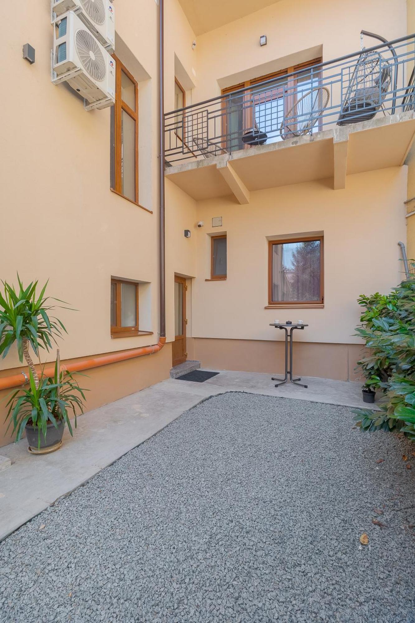 Oasis Rooms Орадя Экстерьер фото