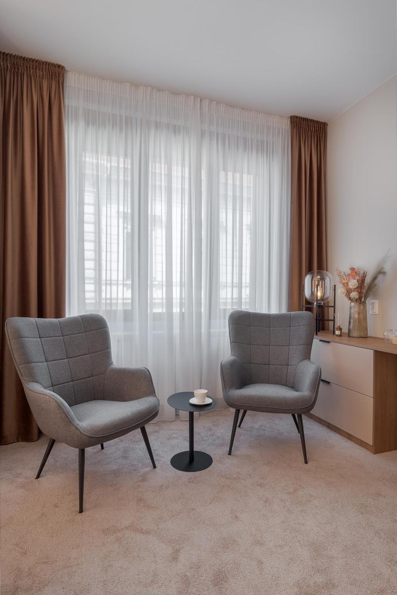 Oasis Rooms Орадя Экстерьер фото